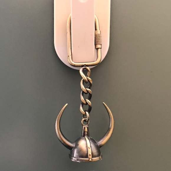 Vintage 3D Viking Horned Helmet Keychain - Picture 12 of 16